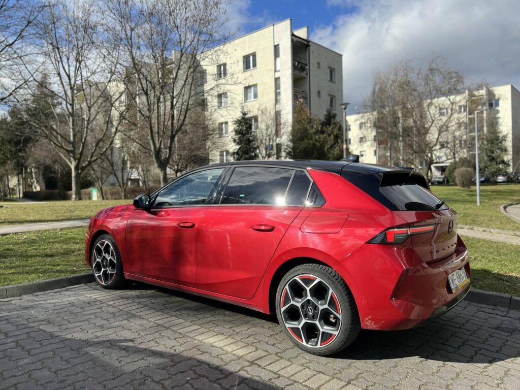 Nowy Opel Astra widok z tyłu