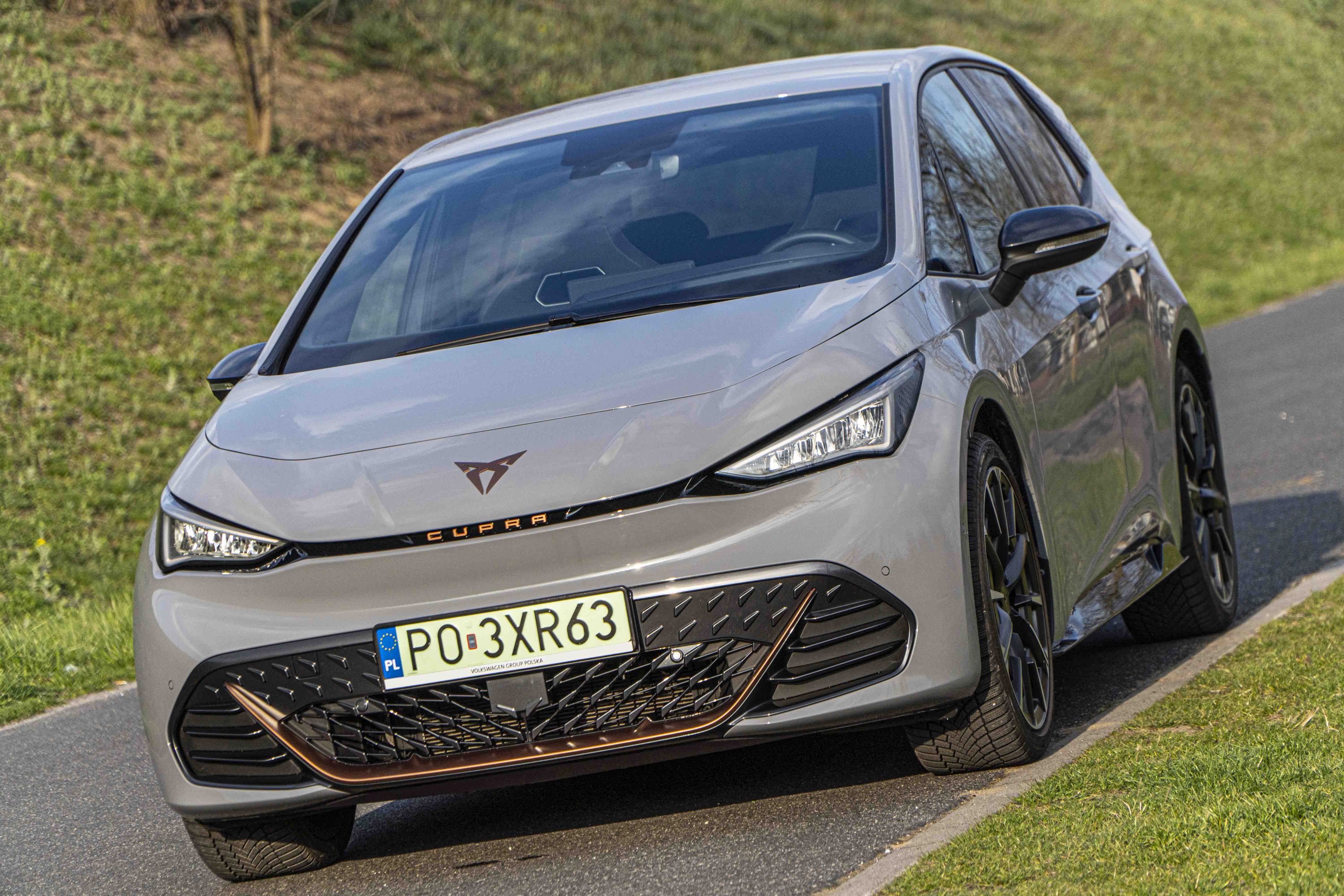 Cupra Born. Ma duży zasięg i rzuca rękawice najgroźniejszym rywalom