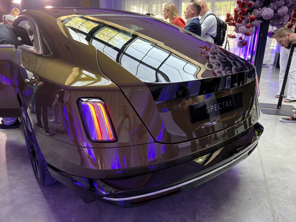 tył Rolls-Royce'a Spectre