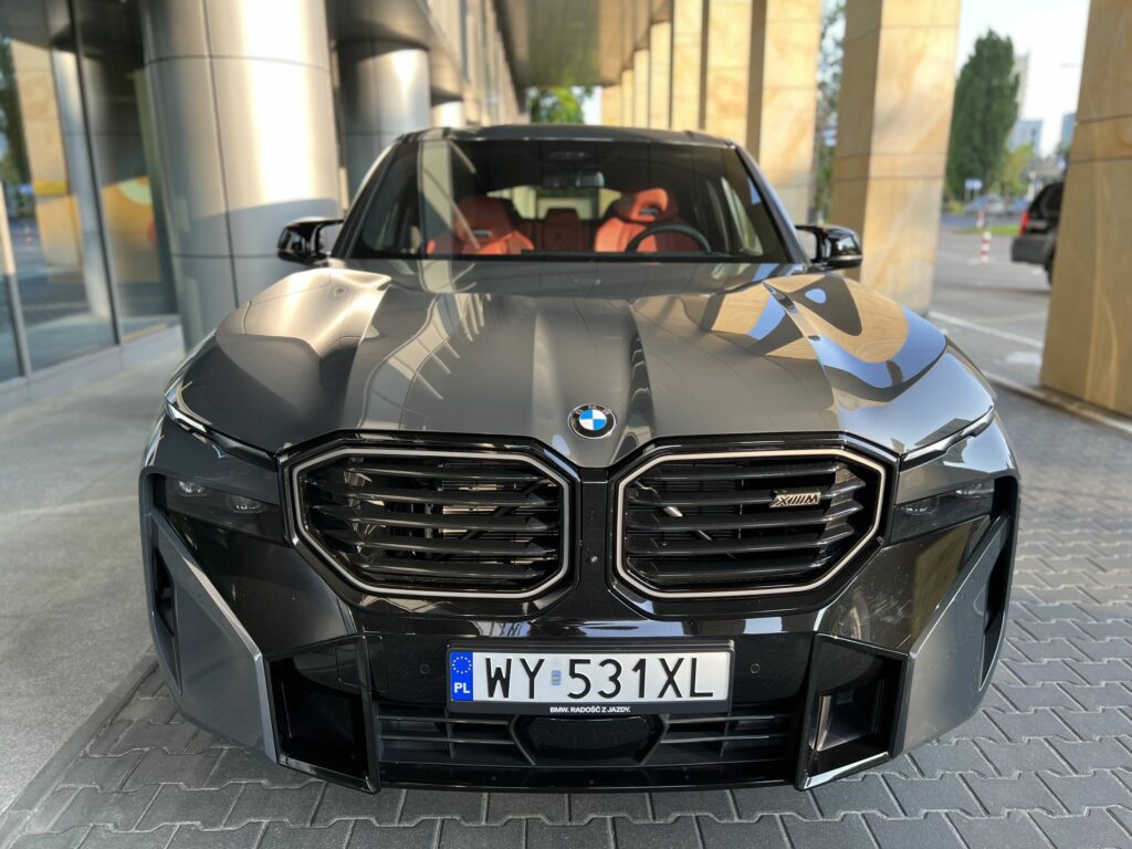 BMW XM przód