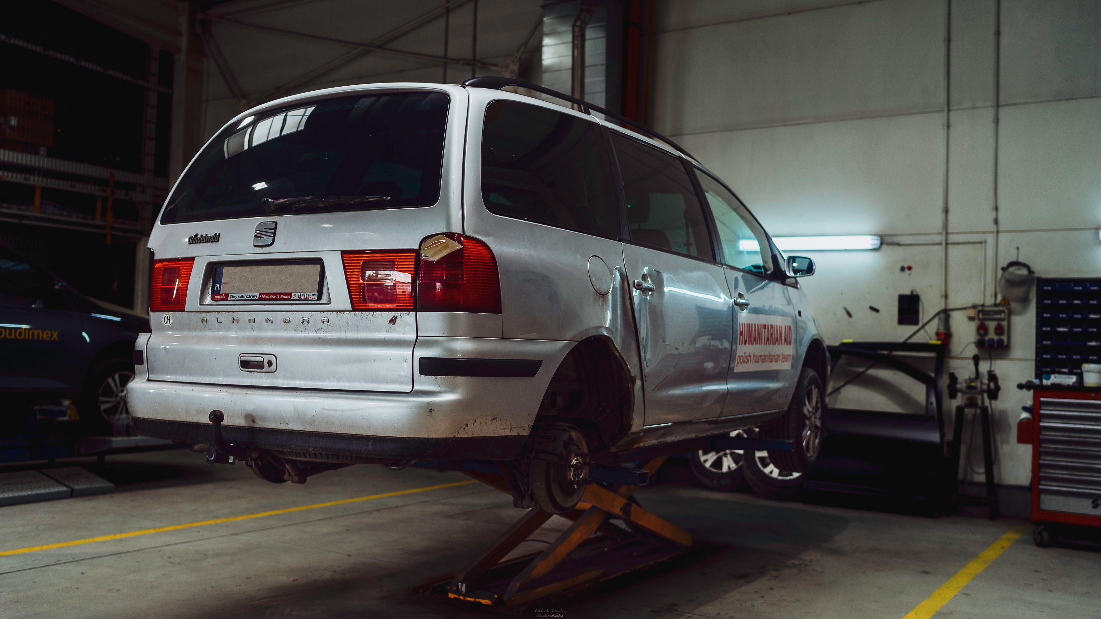 Seat Alhambra Polskiego Zespołu Humanitarnego dostał drugie życie