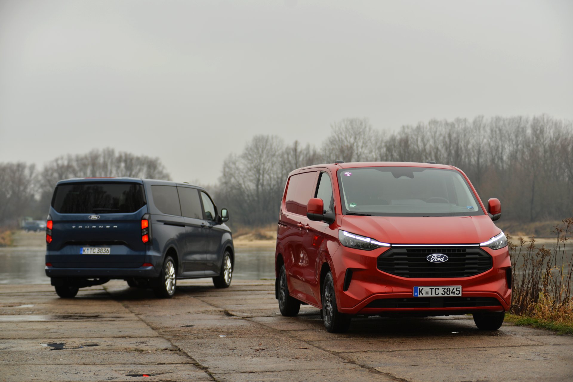 Ford Transit Custom wjeżdża na rynek. Diesel, hybryda i elektryk