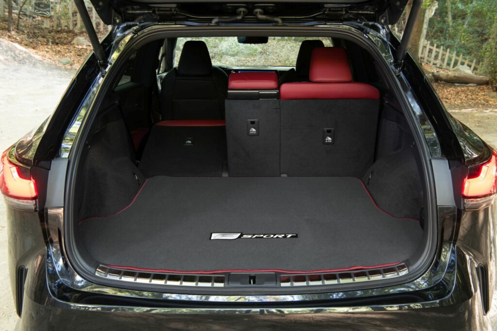 Bagażnik SUV-a Lexus RX