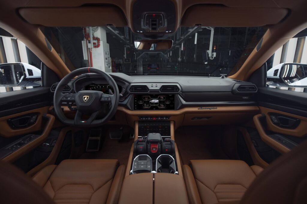 Lamborghini Urus SE wnętrze