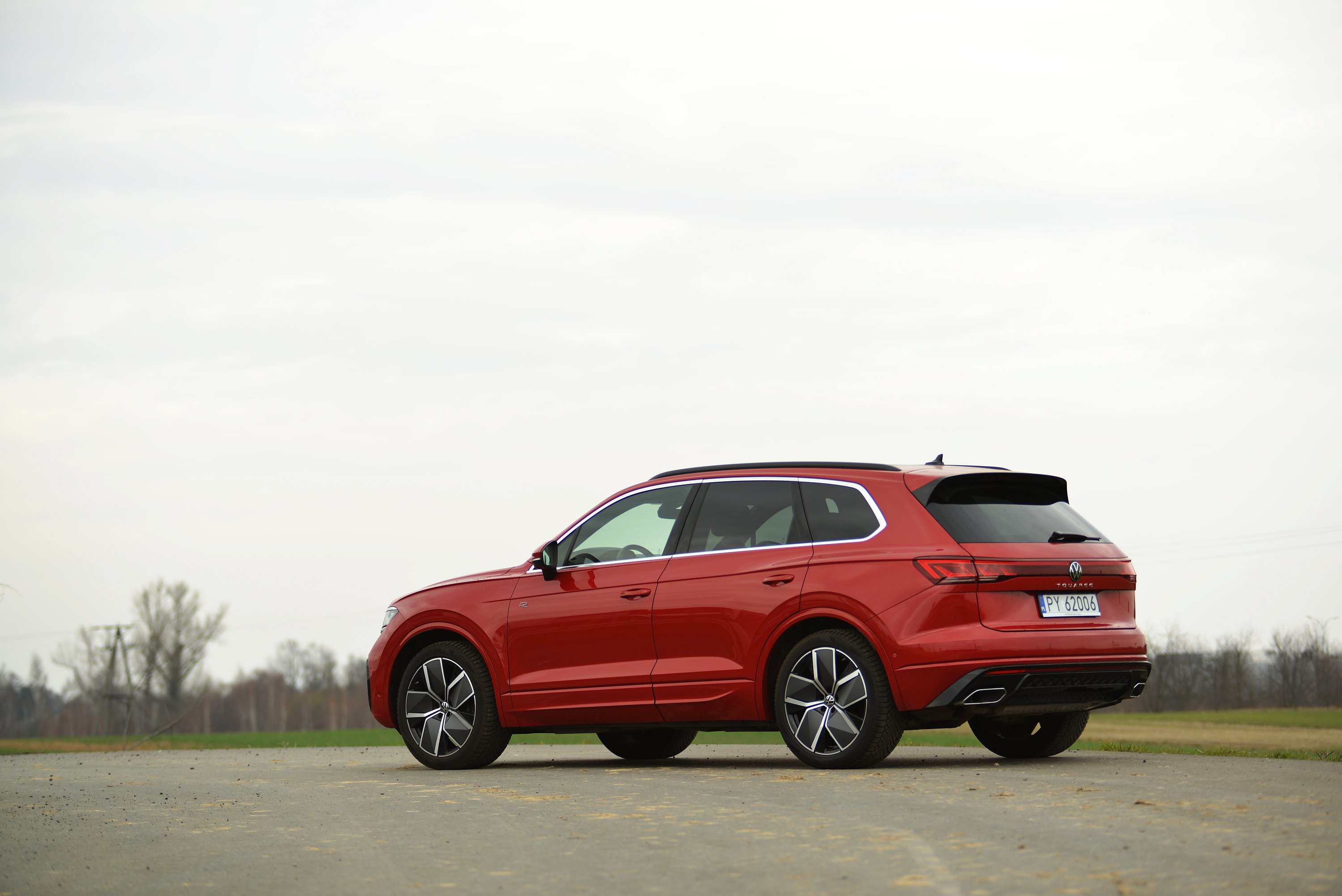 VW Touareg 3.0 TDI vs. Mercedes GLE 450 d. Uniwersalne, potężne SUV-y