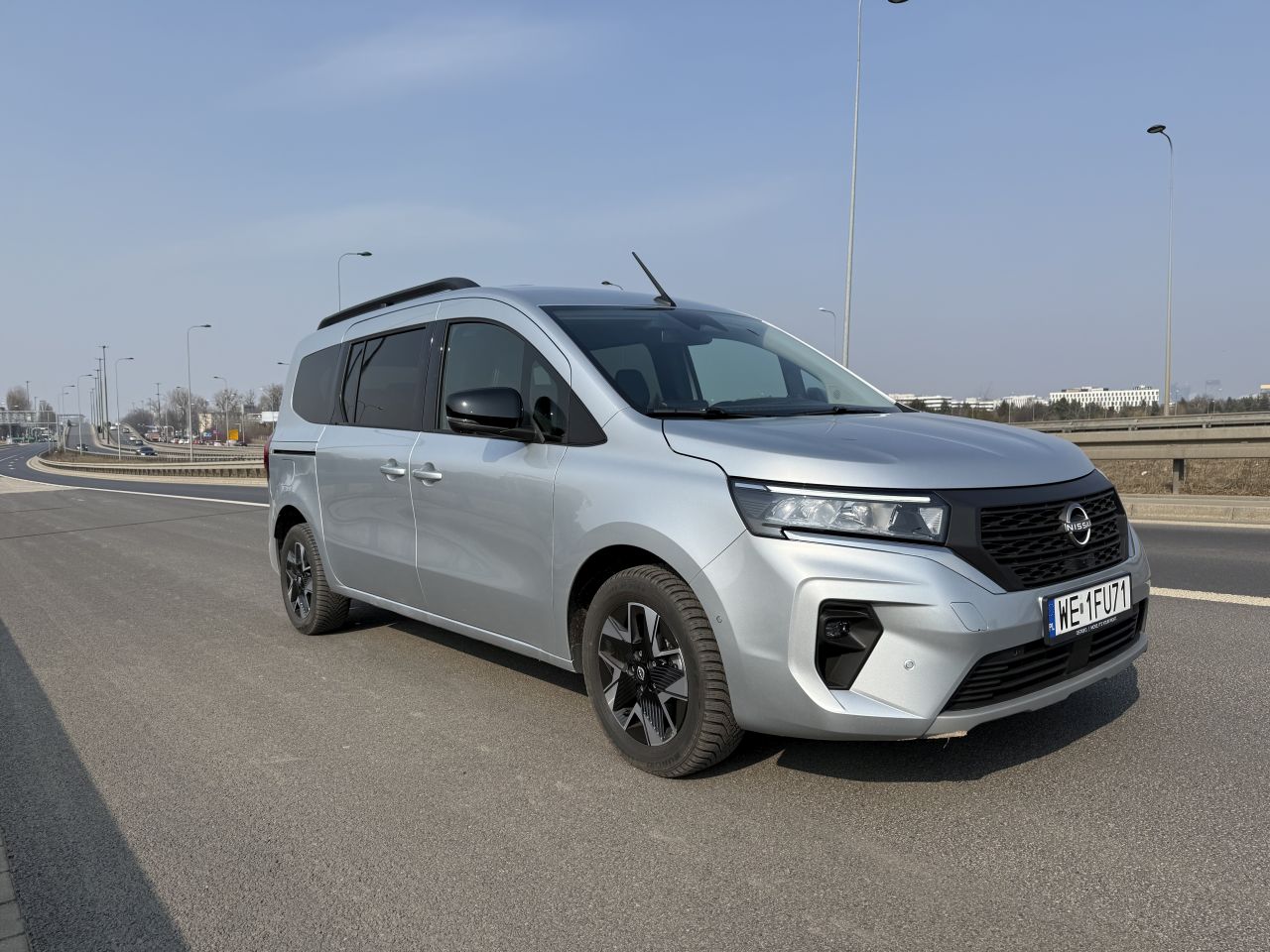 Nissan Townstar. Praktyczność, benzyna i skrzynia manualna