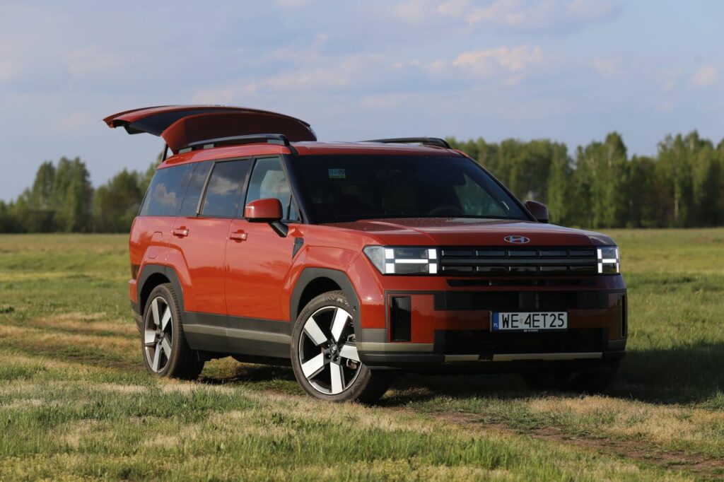 Hyundai Santa Fe Terracotta Orange Solid