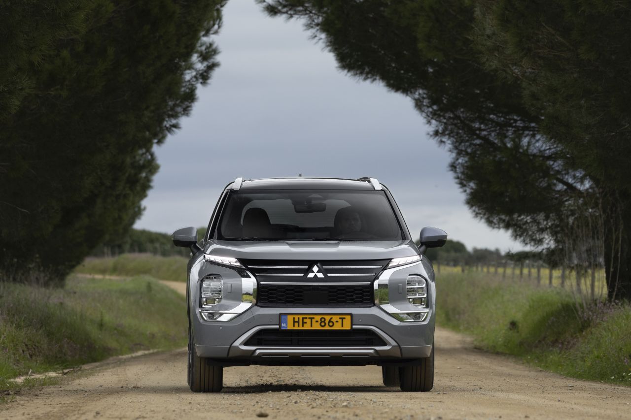 10 najważniejszych rzeczy, które musisz wiedzieć o Mitsubishi Outlander PHEV 2025
