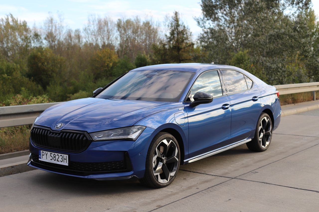 Škoda Superb Liftback Plug-in Hybrid Sportline. Test PL i wszystko, co musisz wiedzieć