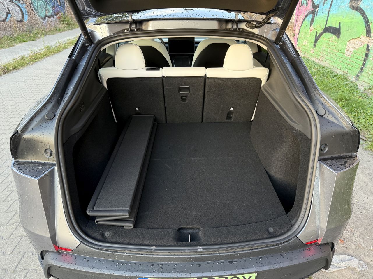 Tesla Model Y Standard Range – 10 rzeczy, które musisz wiedzieć przed zakupem