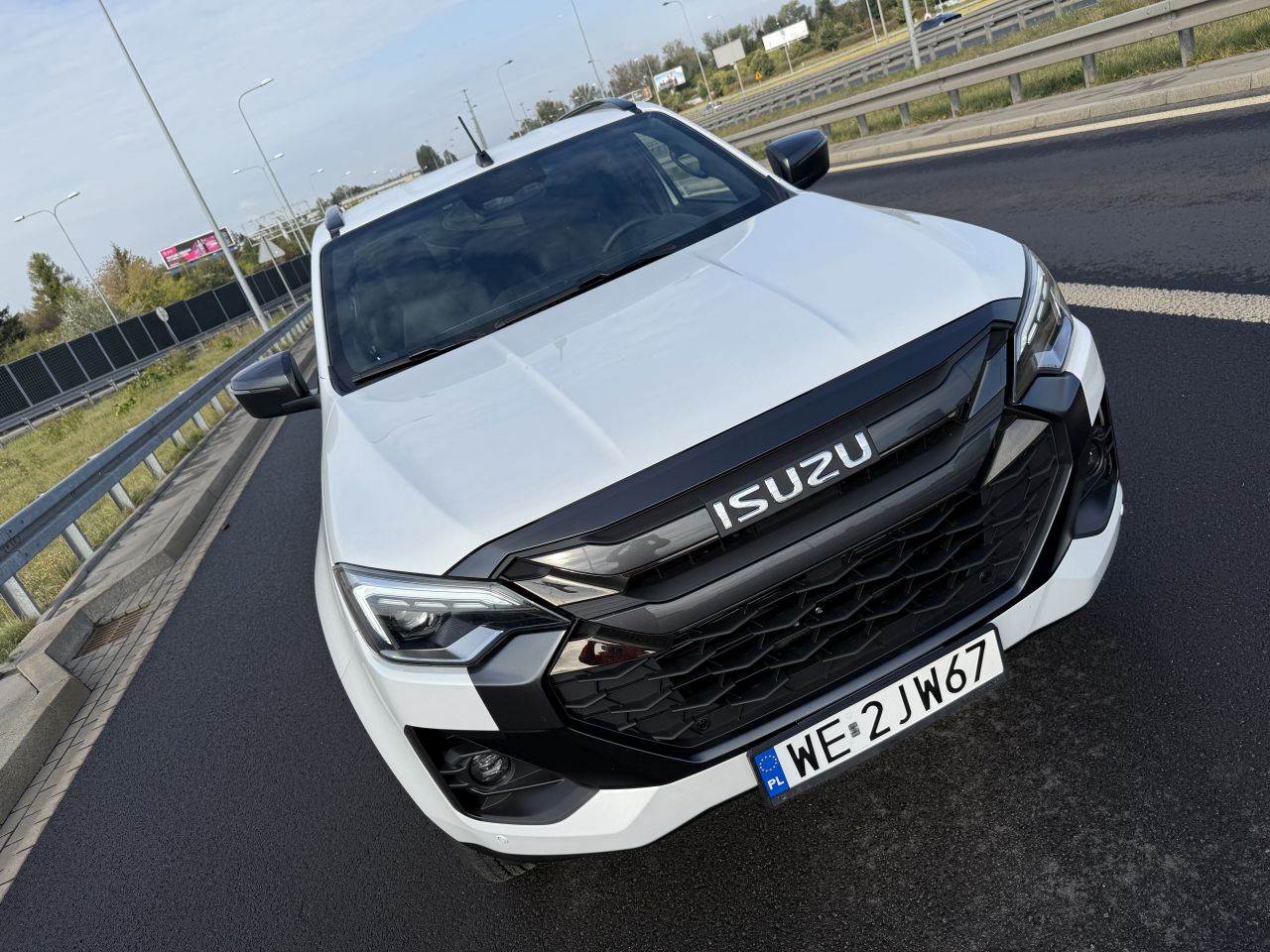 Isuzu D-Max 2025. Czy warto przepłacać za Toyotę Hilux czy Forda Rangera?