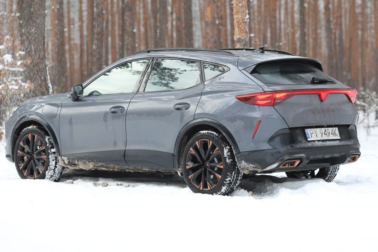 Cupra Formentor VZ e-HYBRID. Czy to sportowe auto i czy warto je kupić